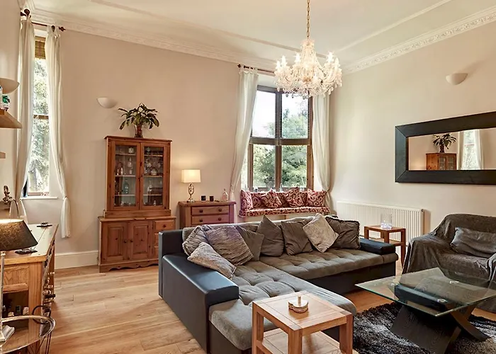 Pass The Keys Luxury 5 Bedroom Riverside Home In Town Centre