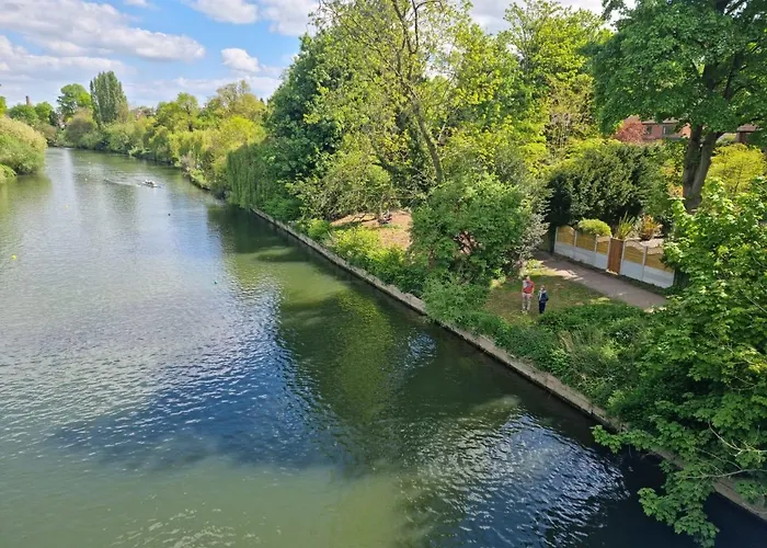 Pass The Keys Luxury 5 Bedroom Riverside Home In Town Centre