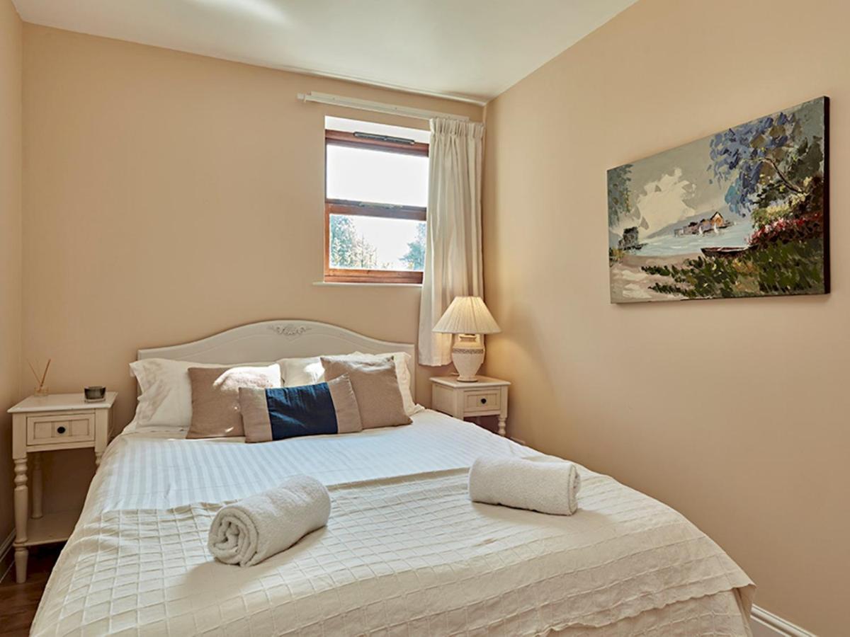 Pass The Keys Luxury 5 Bedroom Riverside In Town Centre Holiday home
