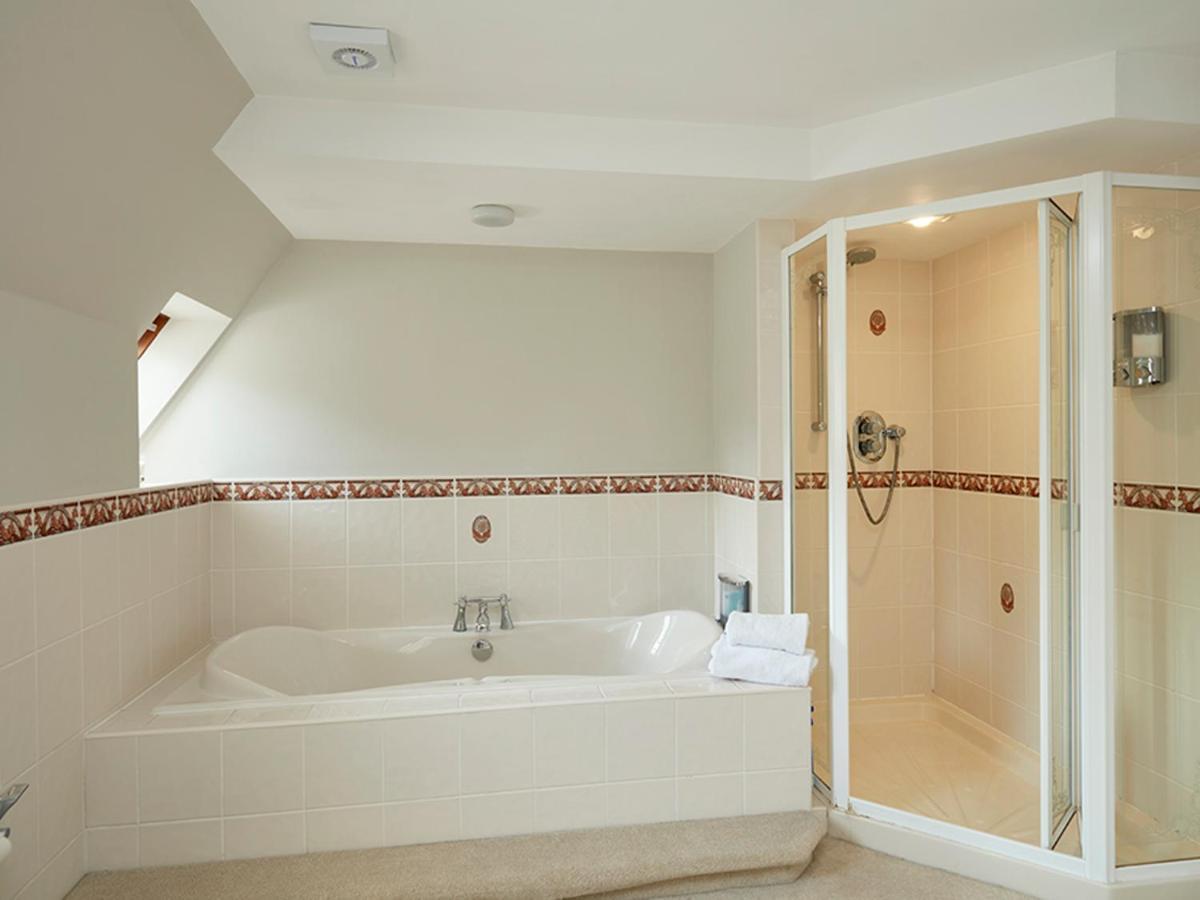 Pass The Keys Luxury 5 Bedroom Riverside In Town Centre