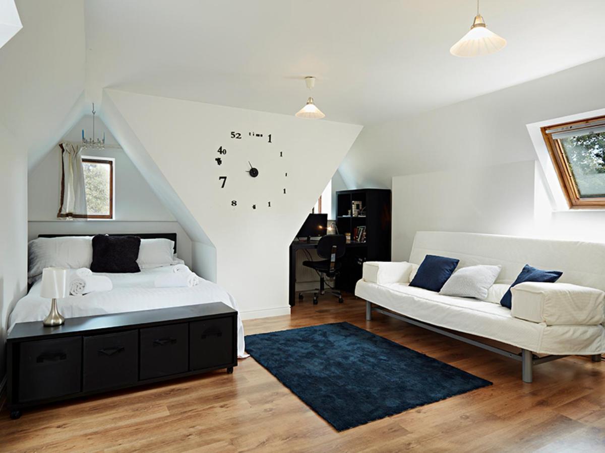Pass The Keys Luxury 5 Bedroom Riverside In Town Centre Holiday home
