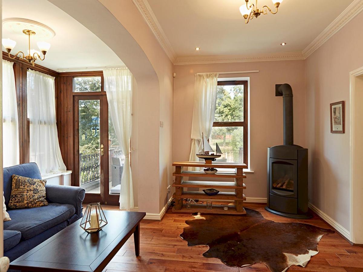 Pass The Keys Luxury 5 Bedroom Riverside In Town Centre Holiday home *
