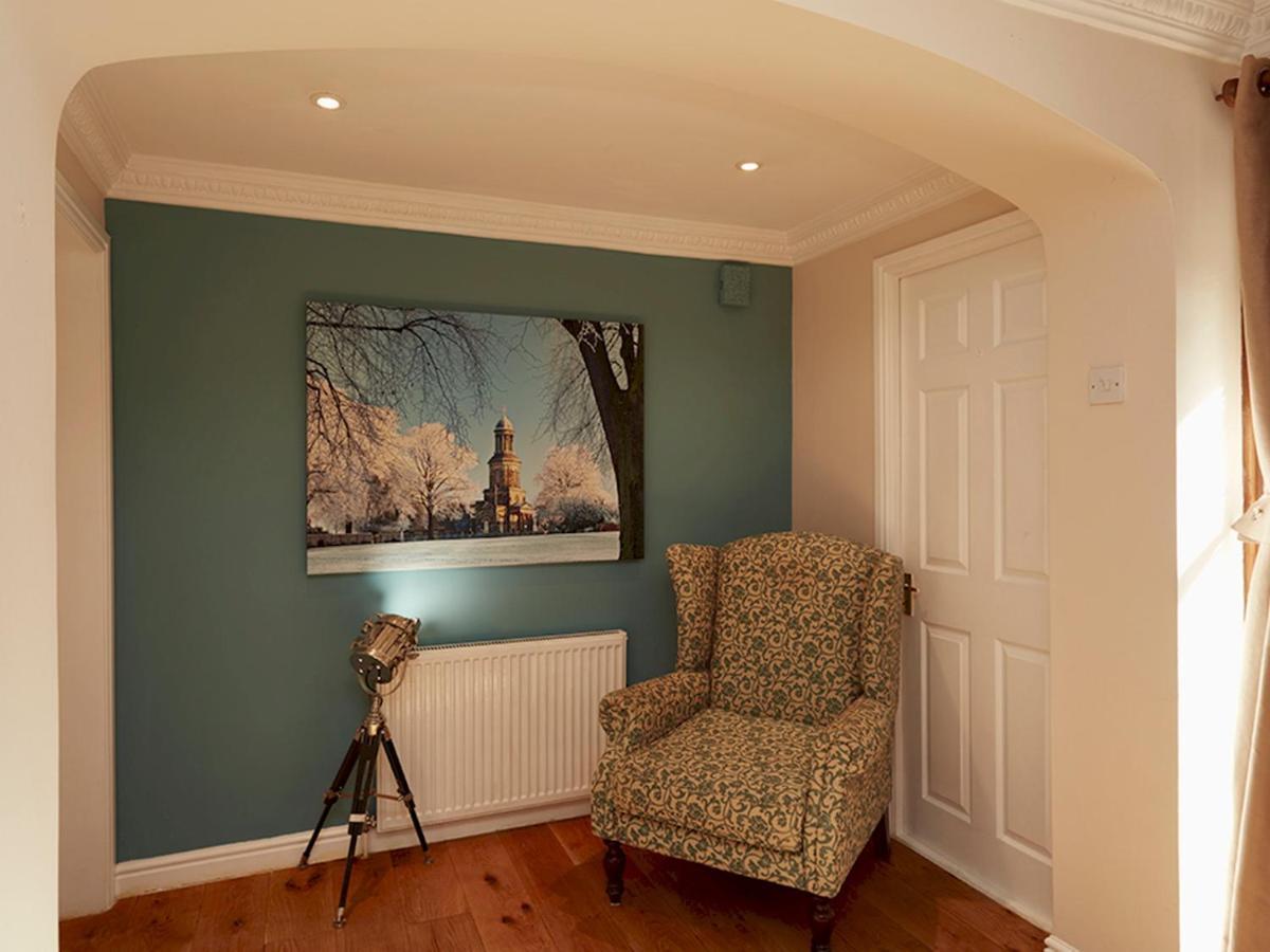 Pass The Keys Luxury 5 Bedroom Riverside In Town Centre *